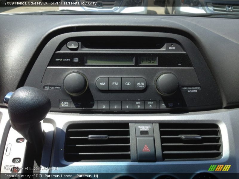 Silver Pearl Metallic / Gray 2009 Honda Odyssey LX