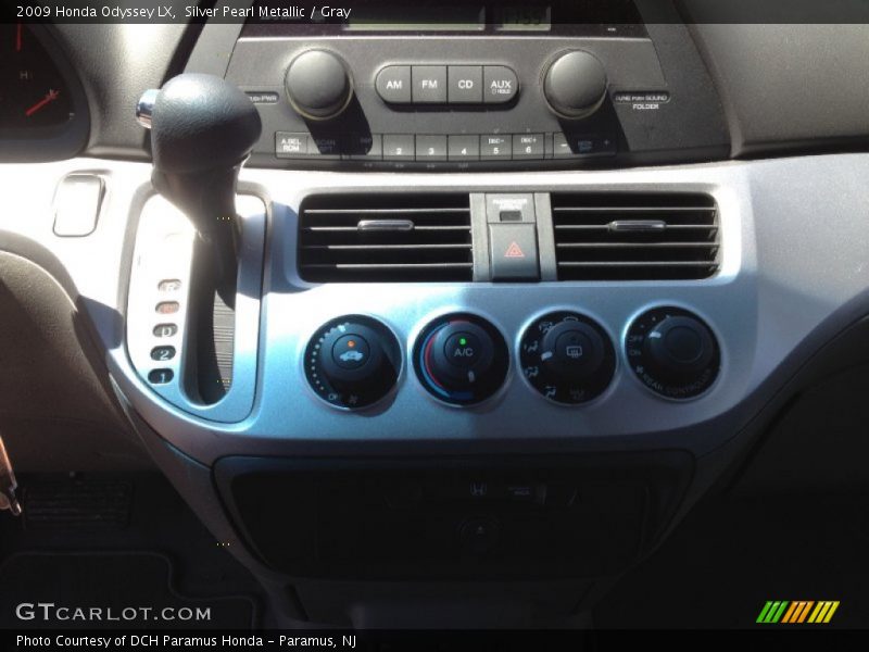Silver Pearl Metallic / Gray 2009 Honda Odyssey LX