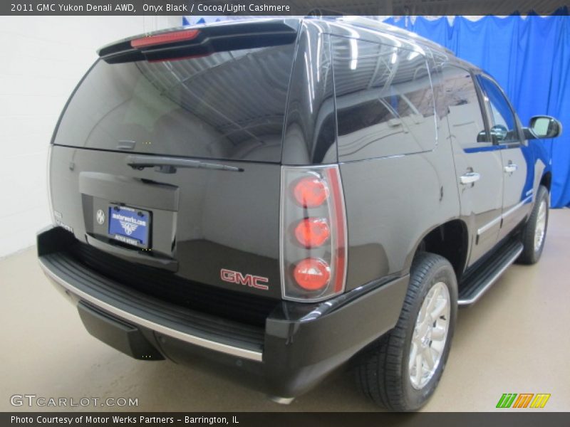 Onyx Black / Cocoa/Light Cashmere 2011 GMC Yukon Denali AWD