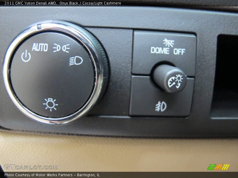 Onyx Black / Cocoa/Light Cashmere 2011 GMC Yukon Denali AWD