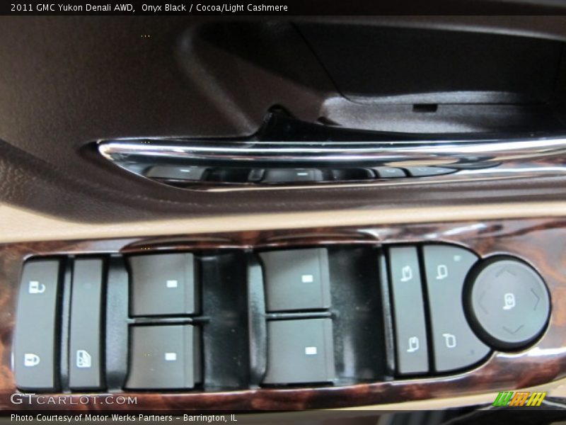 Onyx Black / Cocoa/Light Cashmere 2011 GMC Yukon Denali AWD