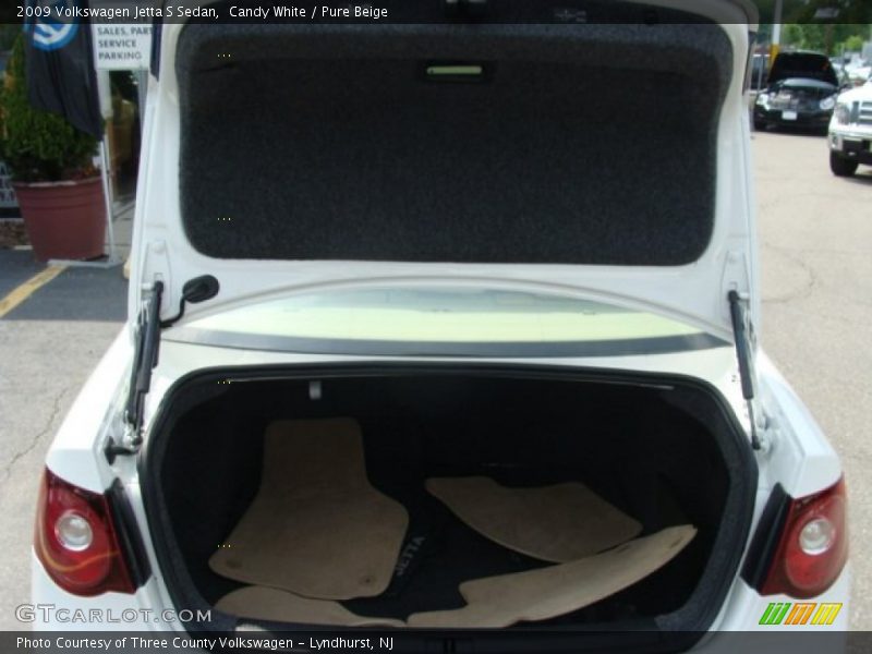 Candy White / Pure Beige 2009 Volkswagen Jetta S Sedan