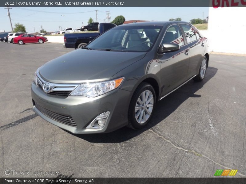 Cypress Green Pearl / Light Gray 2012 Toyota Camry Hybrid XLE