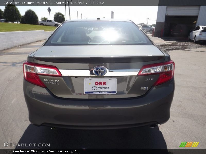 Cypress Green Pearl / Light Gray 2012 Toyota Camry Hybrid XLE