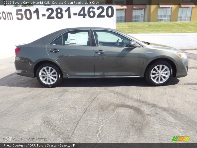 Cypress Green Pearl / Light Gray 2012 Toyota Camry Hybrid XLE