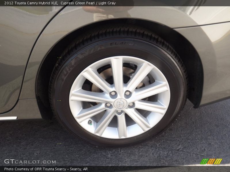 Cypress Green Pearl / Light Gray 2012 Toyota Camry Hybrid XLE