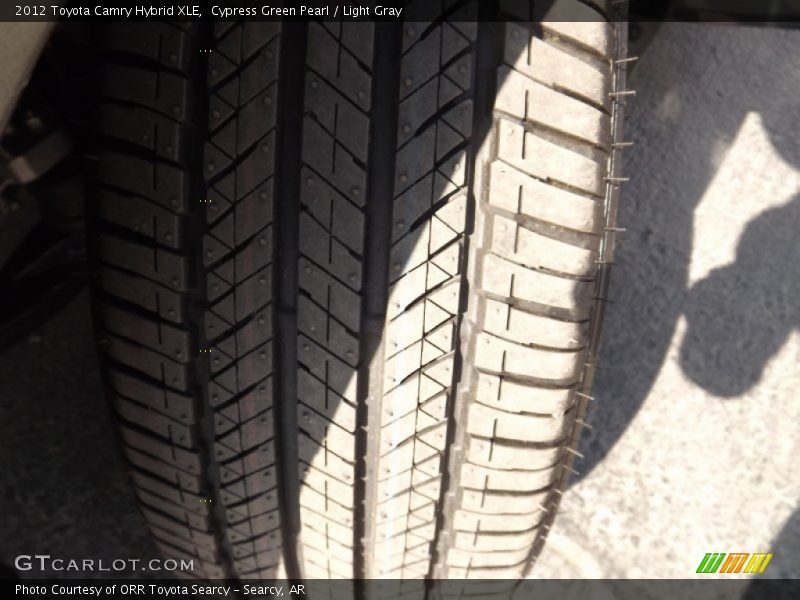 Cypress Green Pearl / Light Gray 2012 Toyota Camry Hybrid XLE