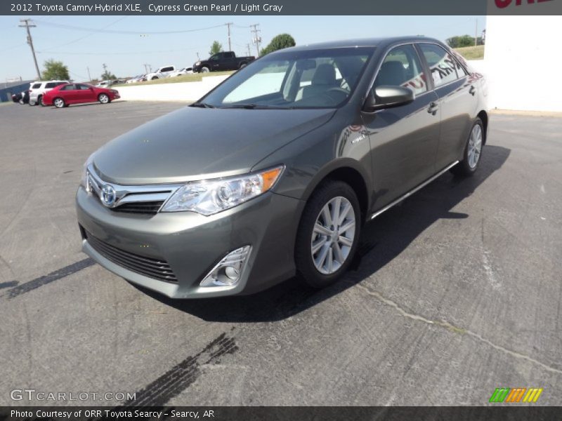 Cypress Green Pearl / Light Gray 2012 Toyota Camry Hybrid XLE