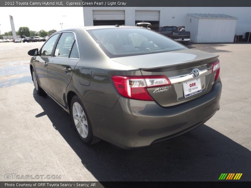 Cypress Green Pearl / Light Gray 2012 Toyota Camry Hybrid XLE