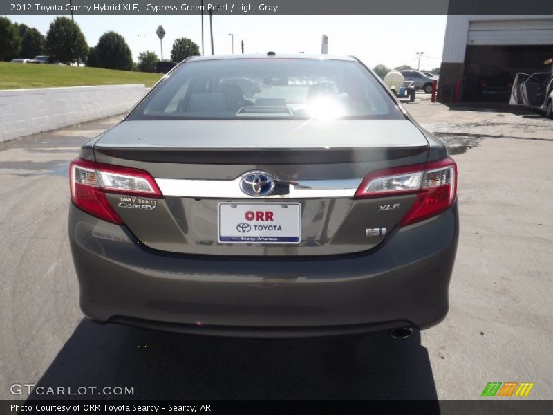 Cypress Green Pearl / Light Gray 2012 Toyota Camry Hybrid XLE