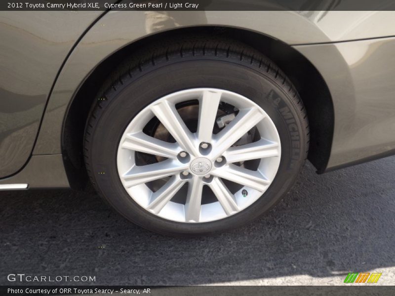 Cypress Green Pearl / Light Gray 2012 Toyota Camry Hybrid XLE