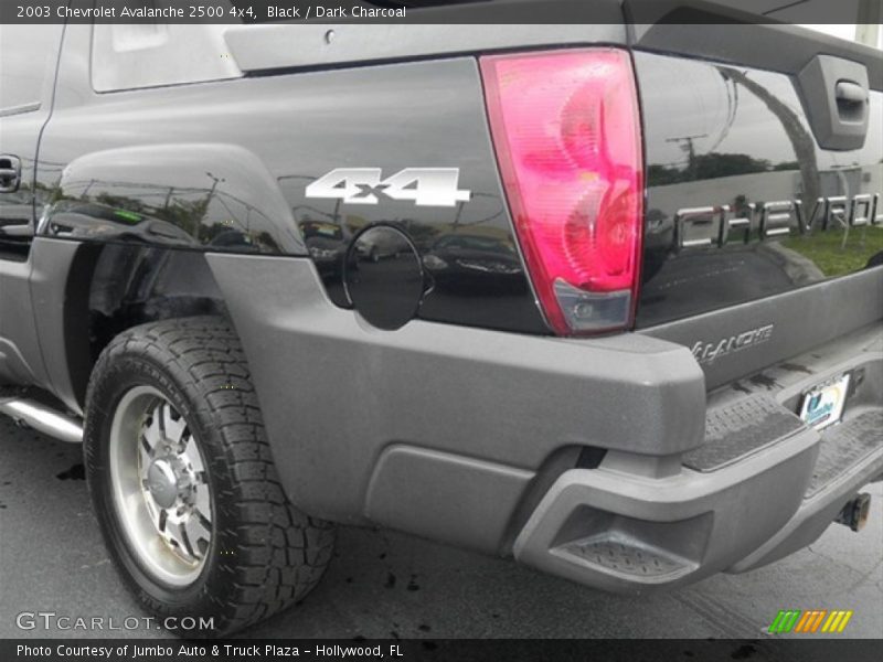 Black / Dark Charcoal 2003 Chevrolet Avalanche 2500 4x4