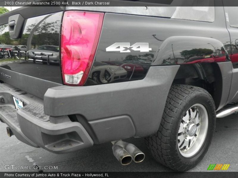 Black / Dark Charcoal 2003 Chevrolet Avalanche 2500 4x4