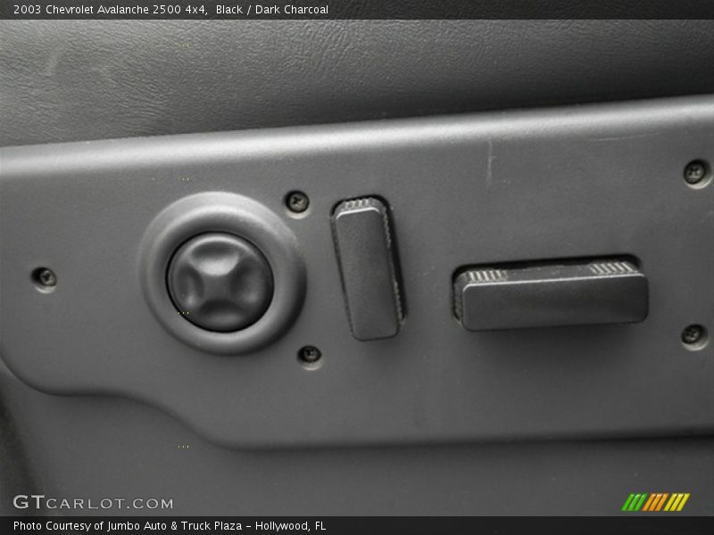 Black / Dark Charcoal 2003 Chevrolet Avalanche 2500 4x4