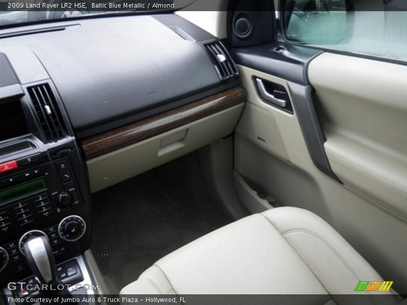 Baltic Blue Metallic / Almond 2009 Land Rover LR2 HSE