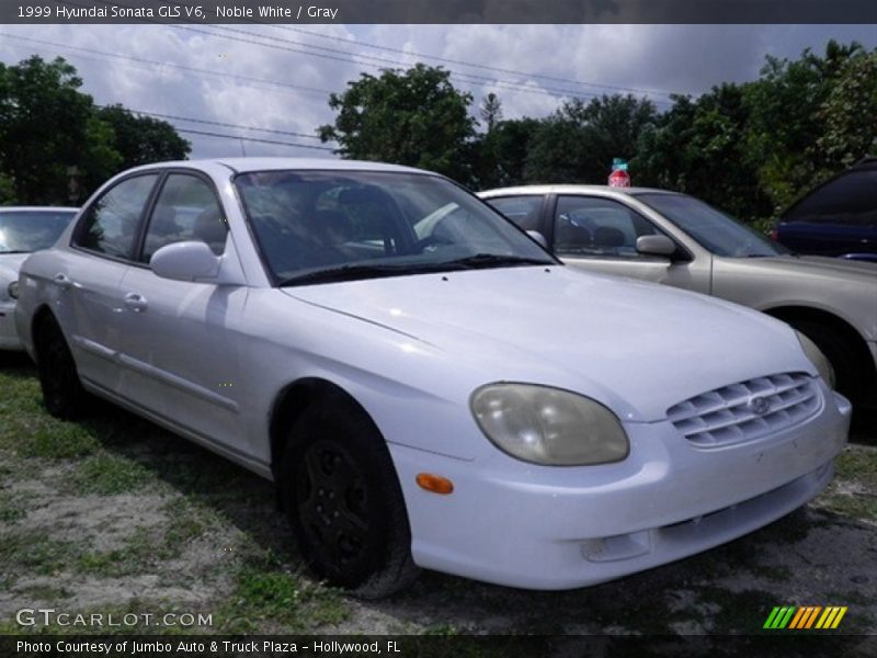 Noble White / Gray 1999 Hyundai Sonata GLS V6