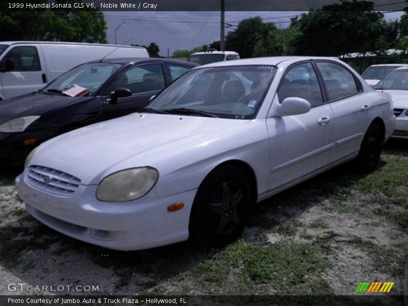 Noble White / Gray 1999 Hyundai Sonata GLS V6