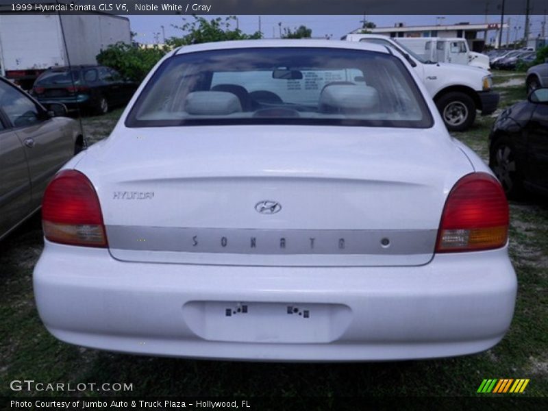 Noble White / Gray 1999 Hyundai Sonata GLS V6