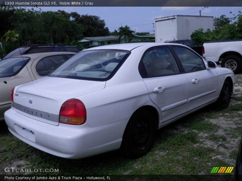 Noble White / Gray 1999 Hyundai Sonata GLS V6