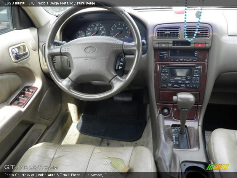 Pebble Beige Metallic / Pure Beige 1998 Infiniti I 30