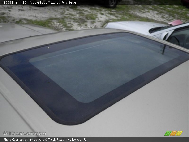 Pebble Beige Metallic / Pure Beige 1998 Infiniti I 30