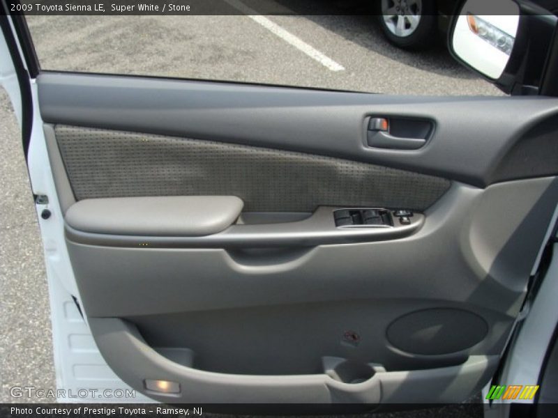 Super White / Stone 2009 Toyota Sienna LE