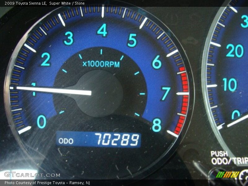 Super White / Stone 2009 Toyota Sienna LE
