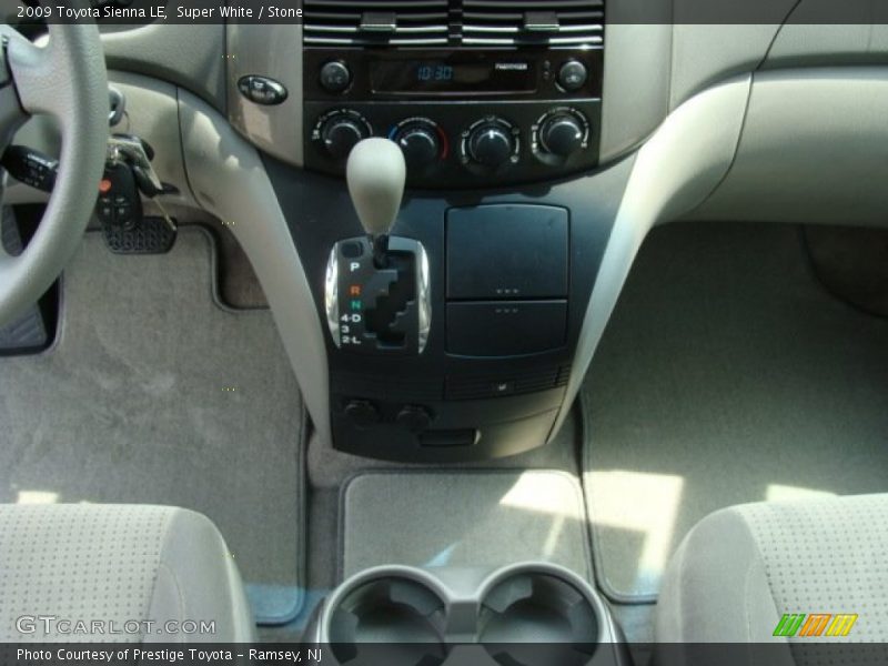 Super White / Stone 2009 Toyota Sienna LE