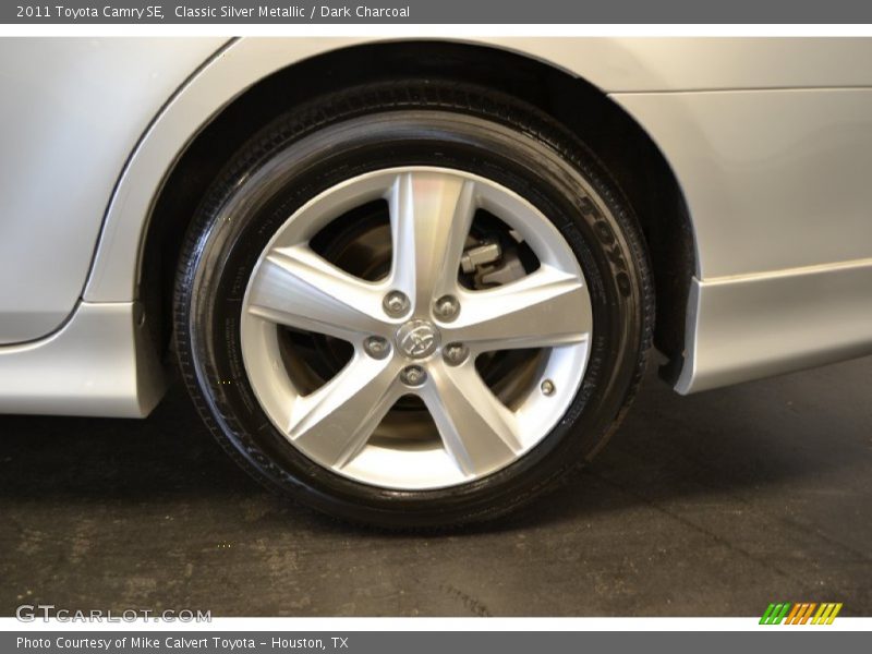Classic Silver Metallic / Dark Charcoal 2011 Toyota Camry SE