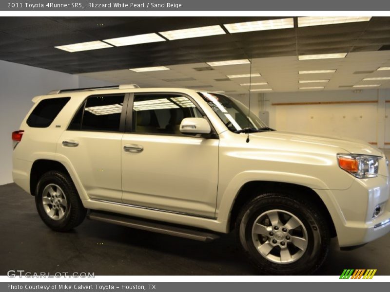 Blizzard White Pearl / Sand Beige 2011 Toyota 4Runner SR5