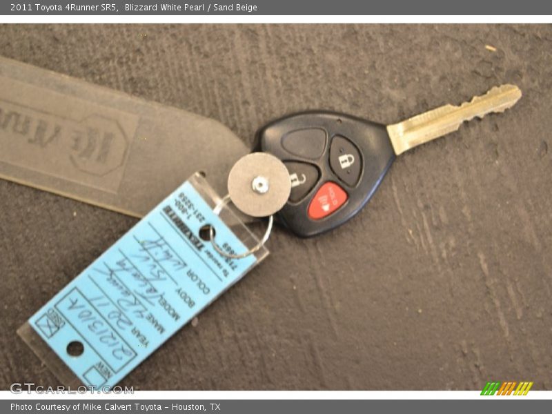 Blizzard White Pearl / Sand Beige 2011 Toyota 4Runner SR5