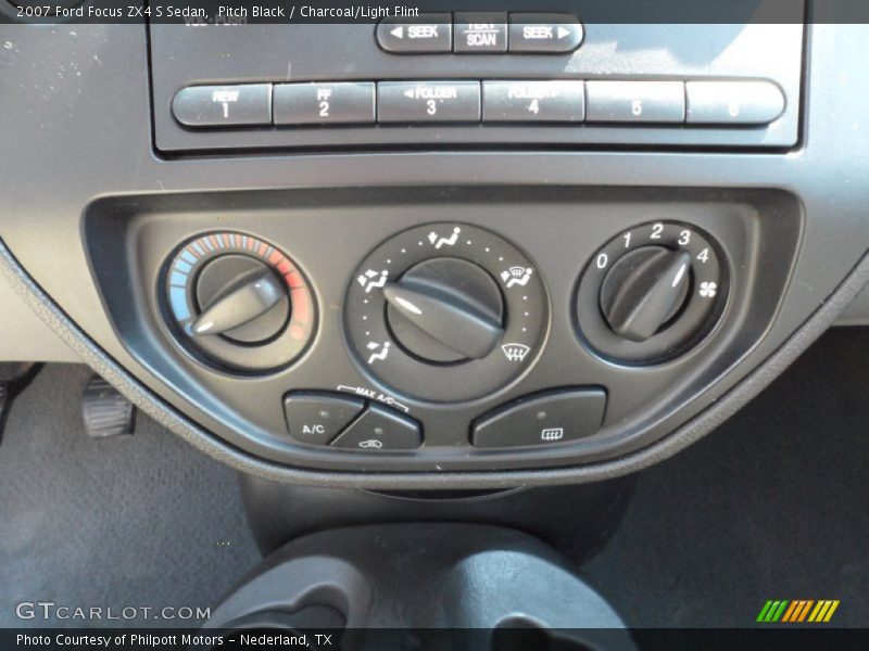 Controls of 2007 Focus ZX4 S Sedan
