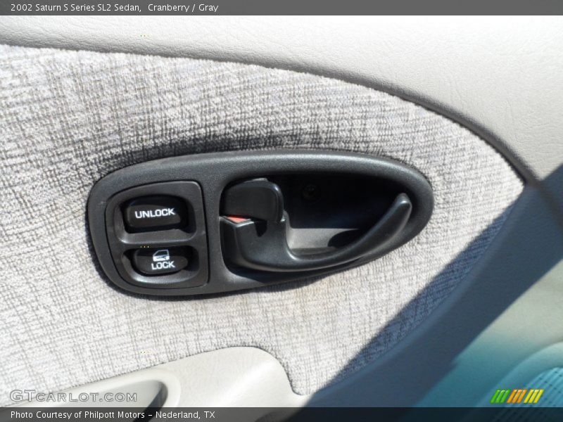 Cranberry / Gray 2002 Saturn S Series SL2 Sedan