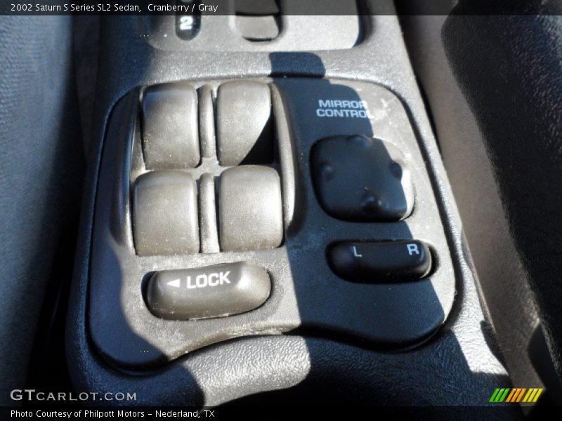 Cranberry / Gray 2002 Saturn S Series SL2 Sedan