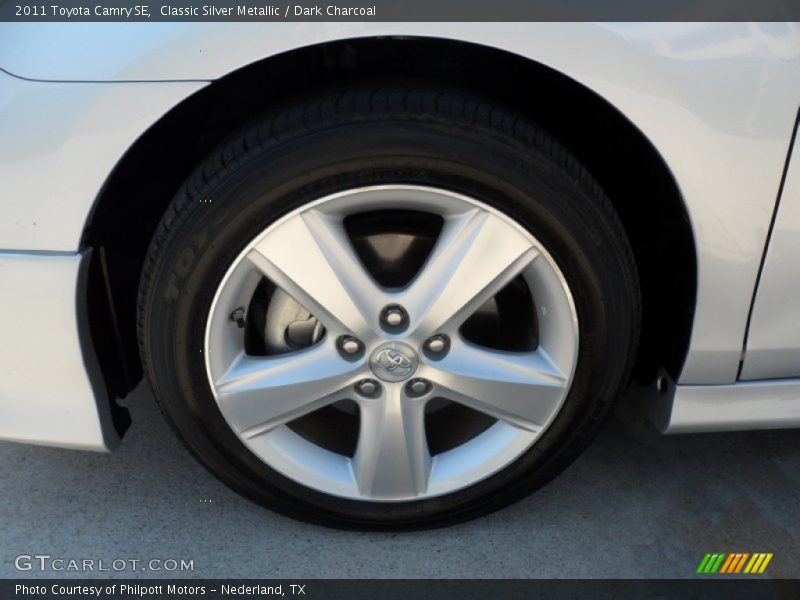 Classic Silver Metallic / Dark Charcoal 2011 Toyota Camry SE