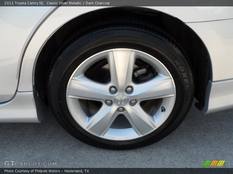 Classic Silver Metallic / Dark Charcoal 2011 Toyota Camry SE