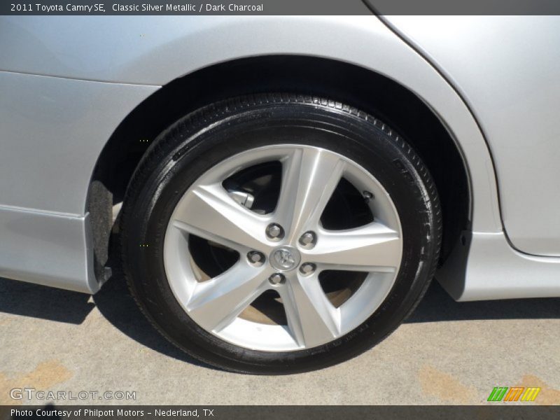 Classic Silver Metallic / Dark Charcoal 2011 Toyota Camry SE