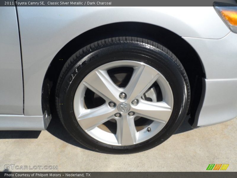 Classic Silver Metallic / Dark Charcoal 2011 Toyota Camry SE