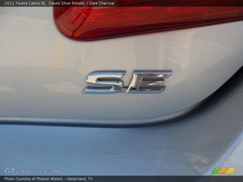 Classic Silver Metallic / Dark Charcoal 2011 Toyota Camry SE