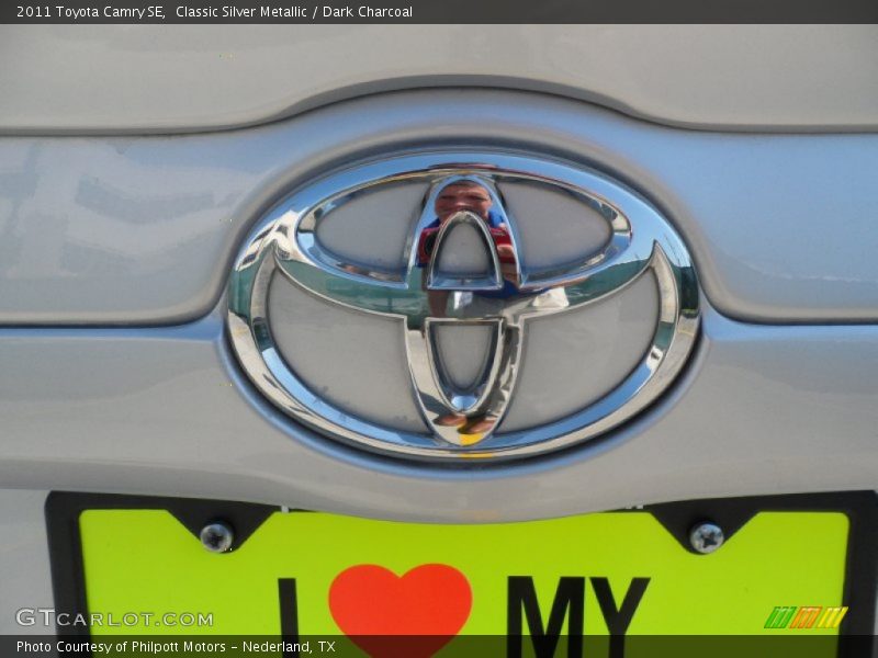Classic Silver Metallic / Dark Charcoal 2011 Toyota Camry SE