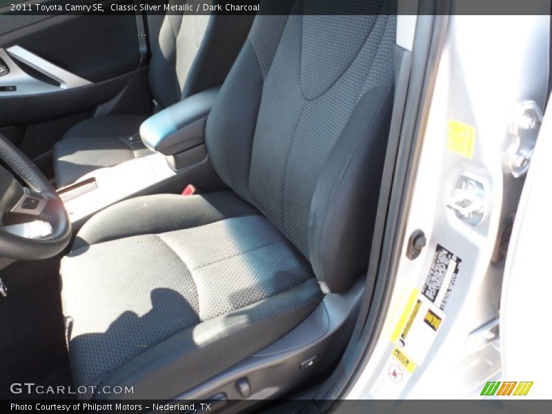 Classic Silver Metallic / Dark Charcoal 2011 Toyota Camry SE