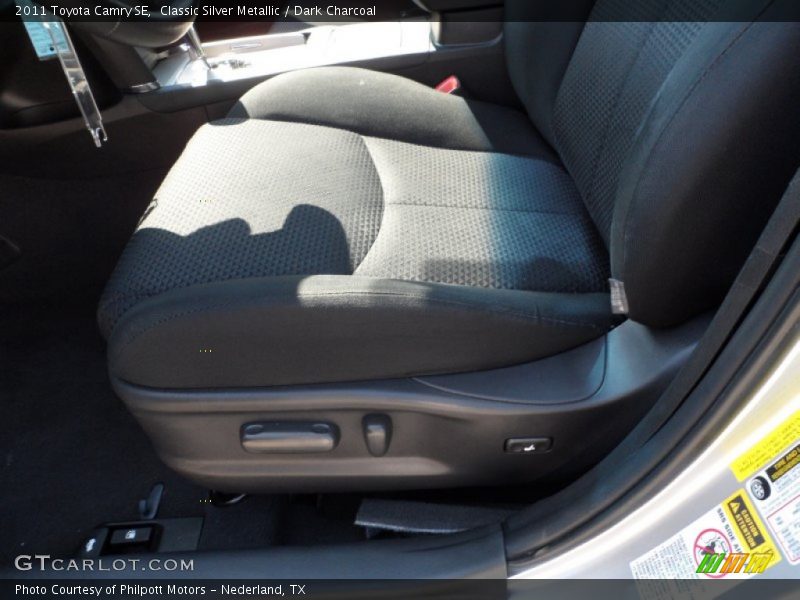 Classic Silver Metallic / Dark Charcoal 2011 Toyota Camry SE