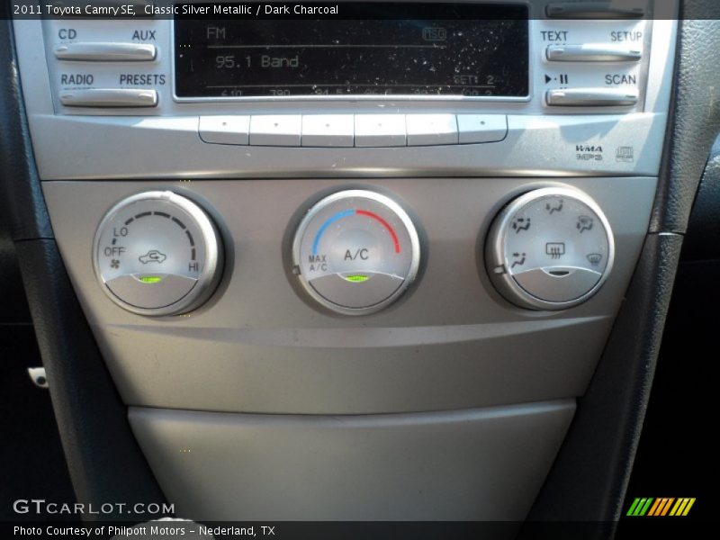 Classic Silver Metallic / Dark Charcoal 2011 Toyota Camry SE