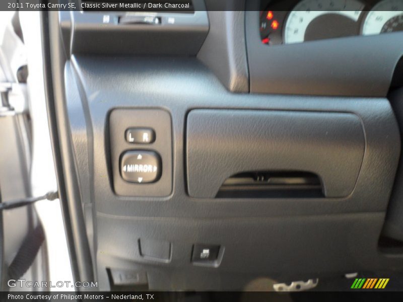 Classic Silver Metallic / Dark Charcoal 2011 Toyota Camry SE