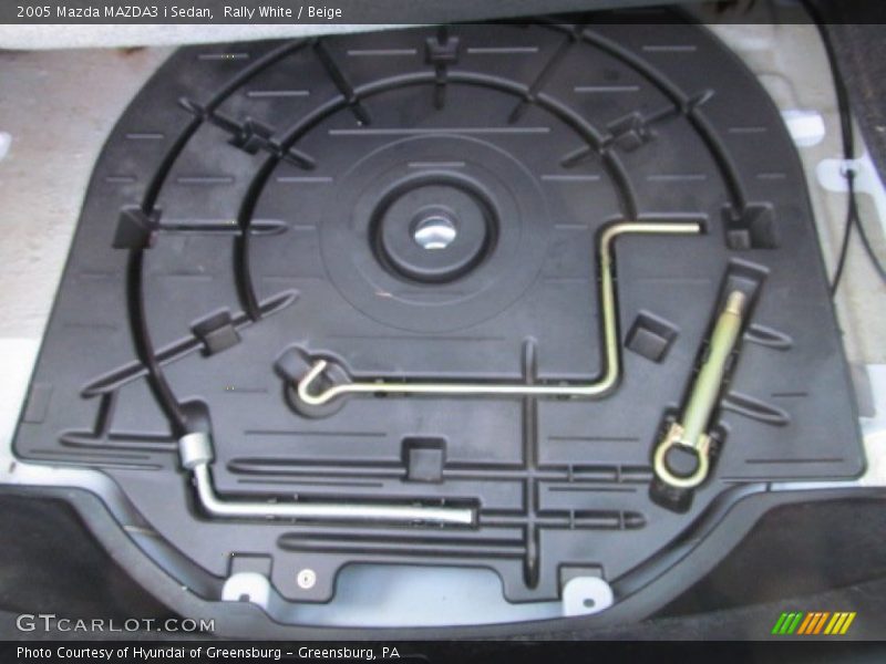 Rally White / Beige 2005 Mazda MAZDA3 i Sedan