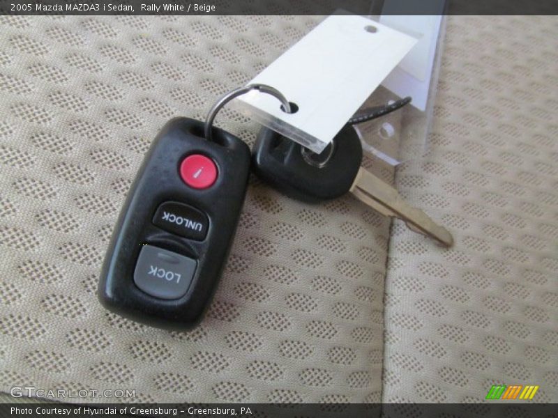 Rally White / Beige 2005 Mazda MAZDA3 i Sedan