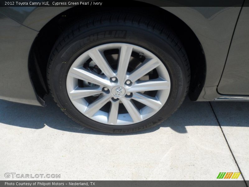 Cypress Green Pearl / Ivory 2012 Toyota Camry XLE