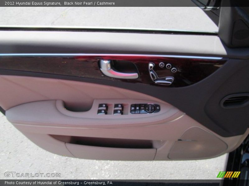 Door Panel of 2012 Equus Signature