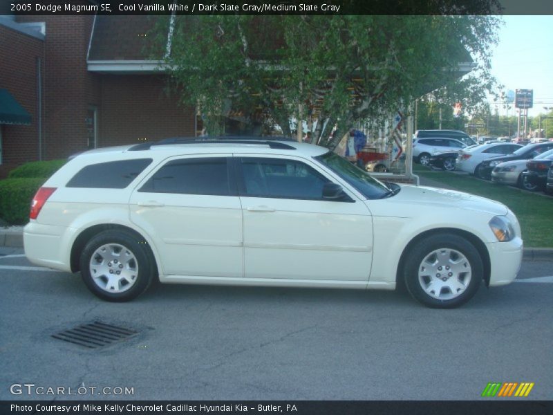 Cool Vanilla White / Dark Slate Gray/Medium Slate Gray 2005 Dodge Magnum SE
