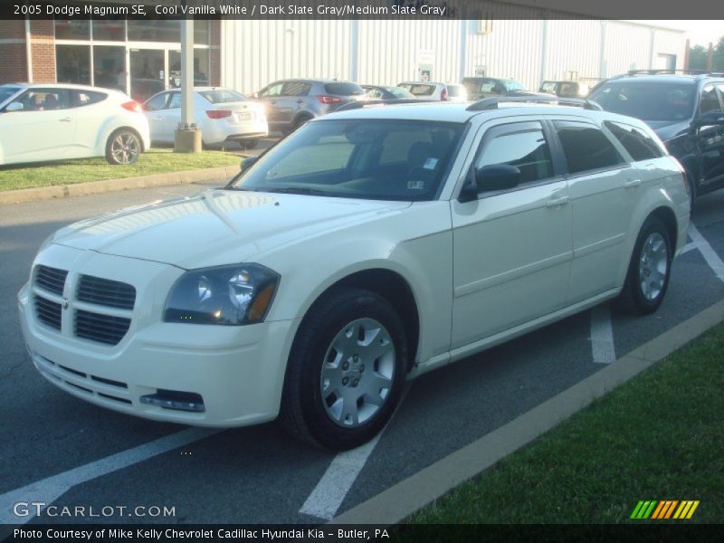 Cool Vanilla White / Dark Slate Gray/Medium Slate Gray 2005 Dodge Magnum SE